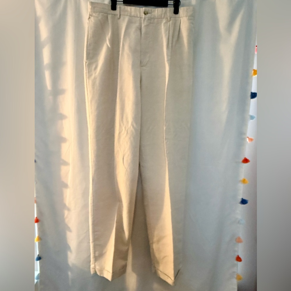 Roundtree & Yorke Men's Light Tan Chinos